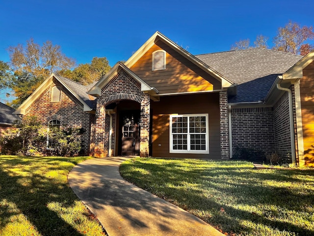 view of front of house with a front lawn