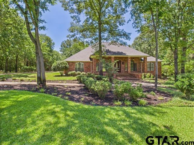 4601 Dickens, Athens, TX 75751 - ranch-style home featuring a front lawn
