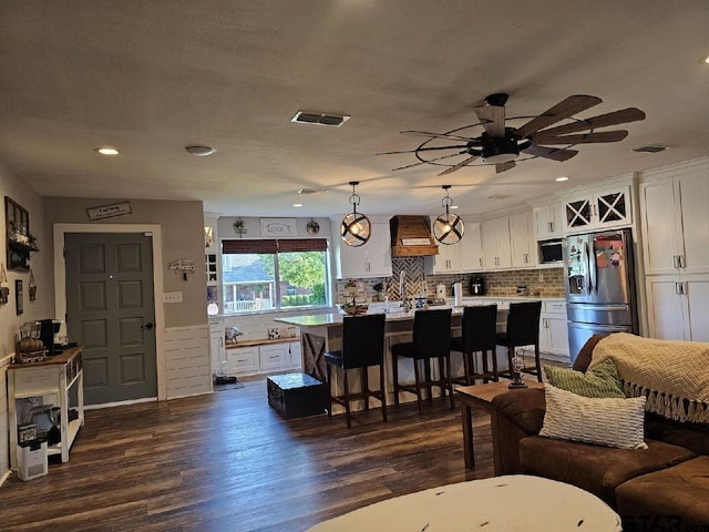 living room featuring recessed lighting, visible vents, dark wood finished floors, and a ceiling fan