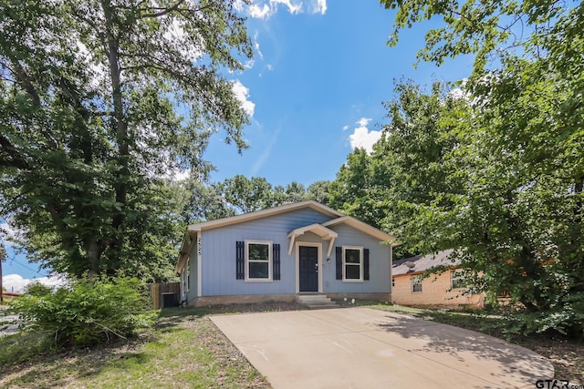 2525 N Tenneha Ave, Tyler, TX 75702 - view of bungalow-style home
