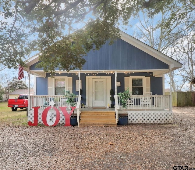 view of front facade featuring covered porch