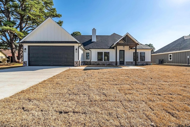 modern inspired farmhouse featuring a garage, central AC unit, and a front yard