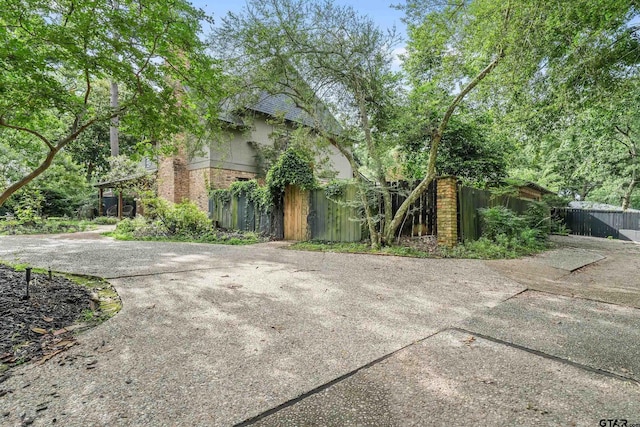 725 Purdue Dr, Tyler, TX 75701 - view of front of house featuring concrete driveway and brick siding