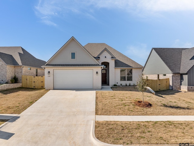 view of front facade featuring a garage and a front yard