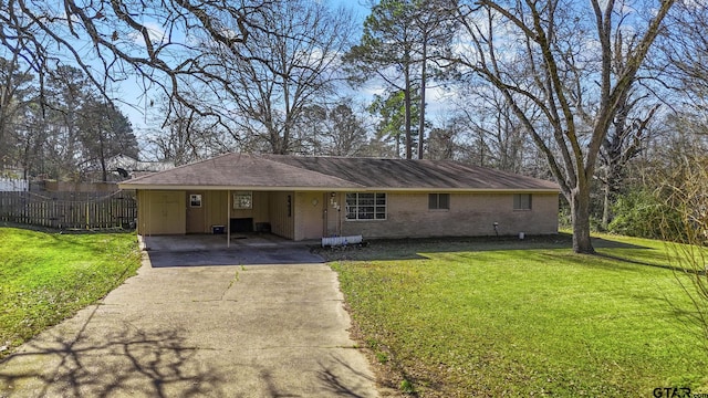 ranch-style home featuring a front yard