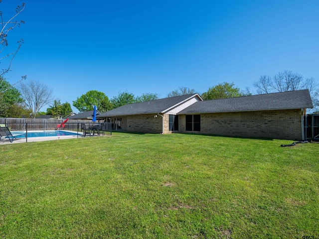 view of yard featuring fence and a fenced in pool