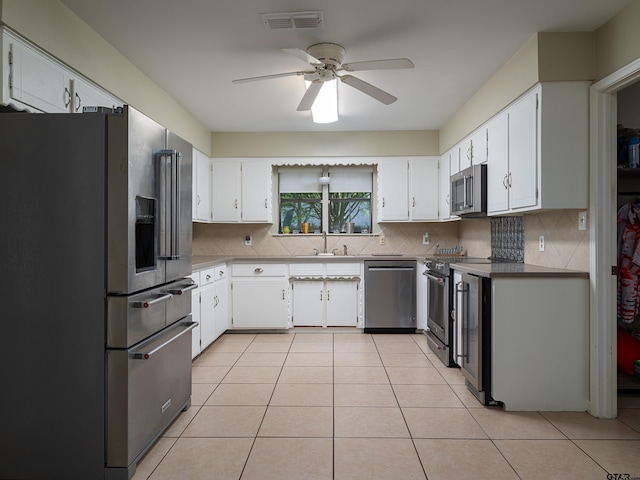 kitchen with tasteful backsplash, a ceiling fan, visible vents, a sink, and stainless steel appliances