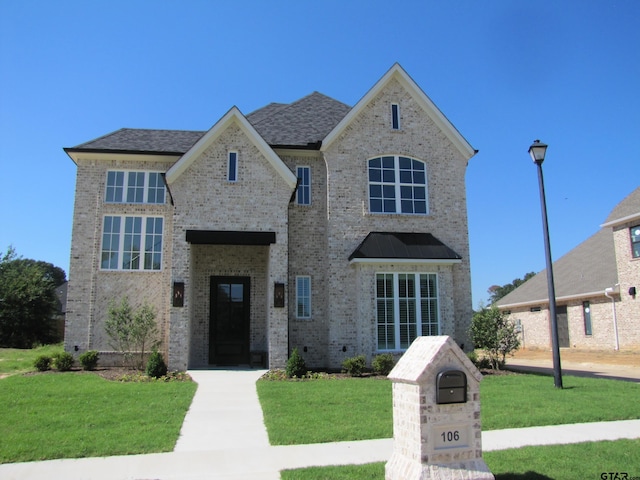 view of front of house featuring a front yard