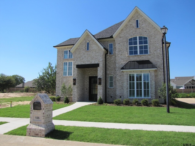 view of front facade with a front yard