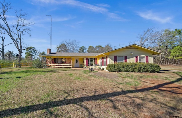 single story home featuring a front yard