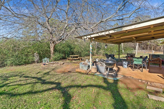 view of yard featuring ceiling fan