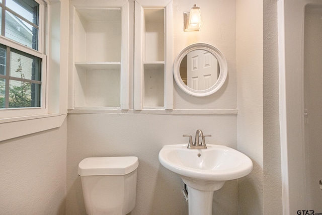 bathroom featuring toilet