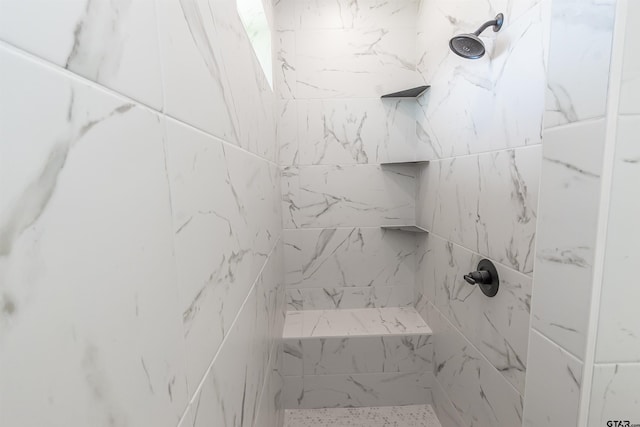 bathroom featuring tiled shower