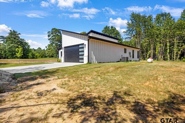 17314 Fm 2767, Tyler, TX 75705 - garage with cooling unit and driveway