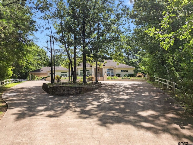 18737 Oakbrook Rd, Tyler, TX 75703 - view of front of home featuring curved driveway