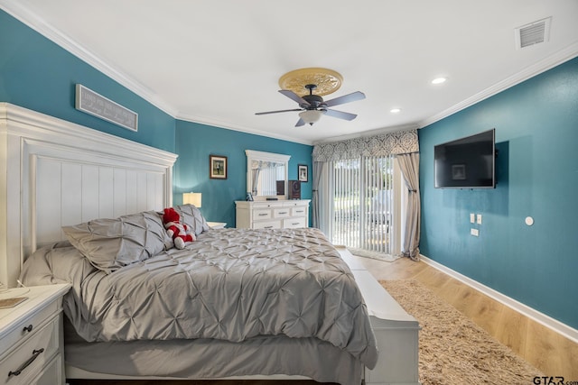 bedroom featuring light hardwood / wood-style floors, ceiling fan, and crown molding