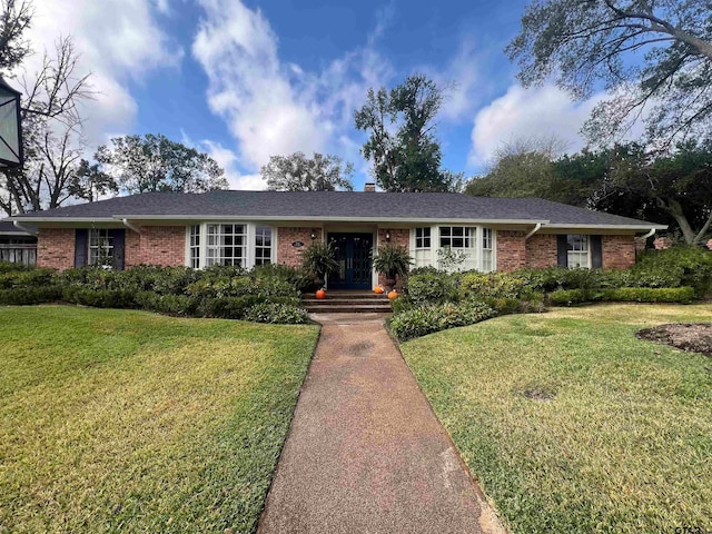 ranch-style home featuring a front lawn