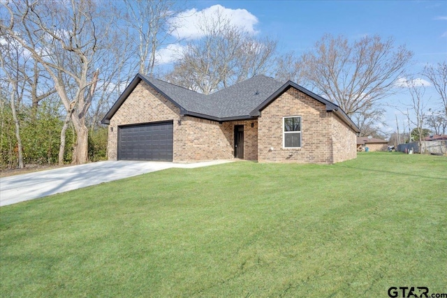 view of front facade featuring a garage and a front lawn