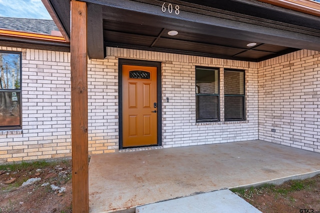 entrance to property featuring a patio