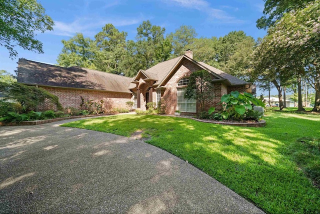 view of front of property with a front lawn