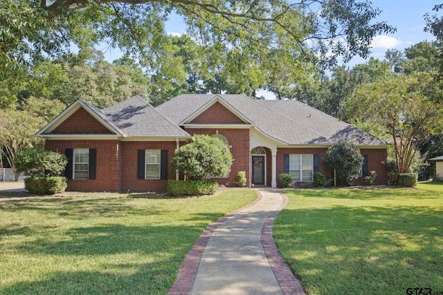 ranch-style home featuring a front lawn