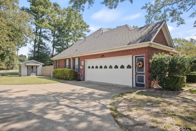 view of front of home featuring a garage and a front yard