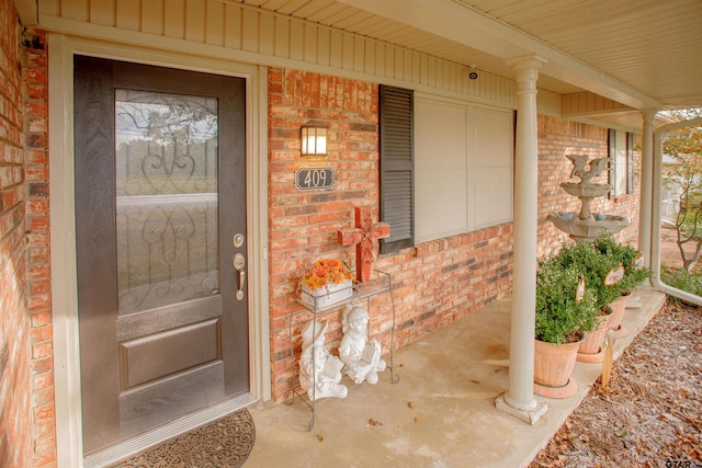 property entrance featuring a porch