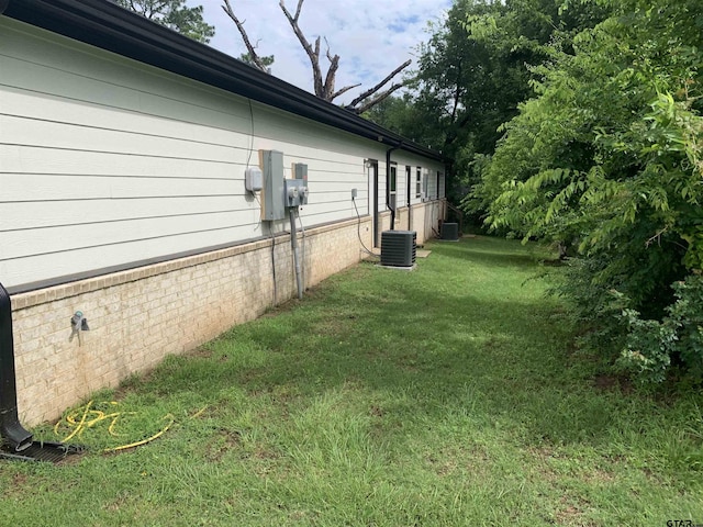 501 W Vance St, Tyler, TX 75702 - view of green lawn with cooling unit