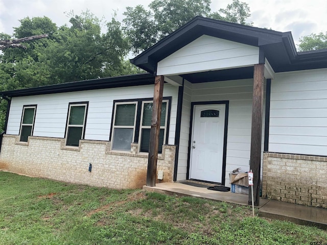 501 W Vance St, Tyler, TX 75702 - view of exterior entry with a yard
