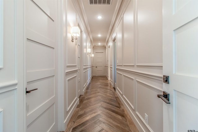 12240 Jazmin Cir, Flint, TX 75762 - detailed view of a decorative wall, recessed lighting, and ornamental molding