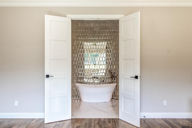 12240 Jazmin Cir, Flint, TX 75762 - full bathroom featuring a freestanding bath and baseboards