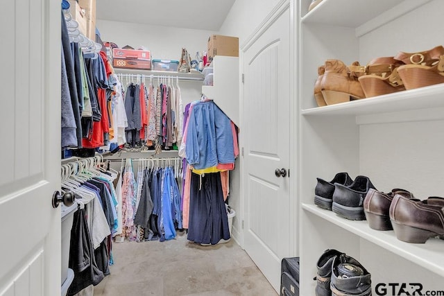 1216 Cobblestone Ct, Carthage, TX 75633 - view of walk in closet