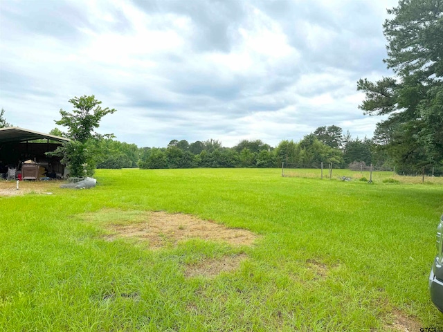 view of yard featuring a rural view