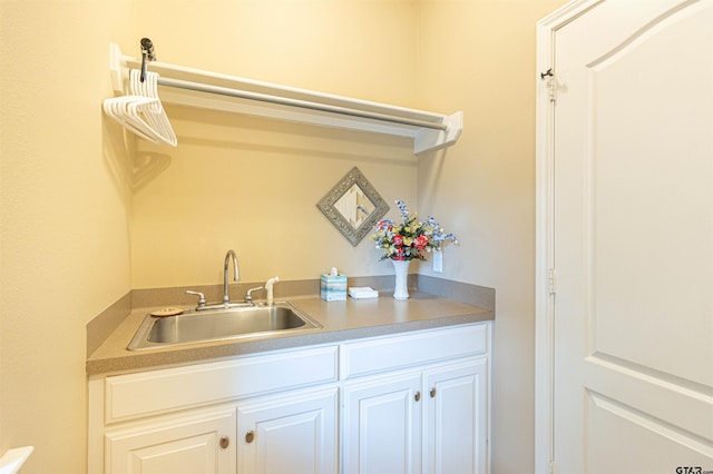 1868 Tall Timber Dr, Tyler, TX 75703 - bar with a sink