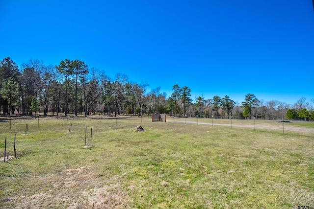 view of yard featuring a rural view