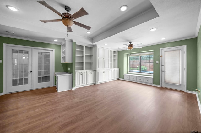 5806 Plantation Dr, Tyler, TX 75703 - unfurnished living room featuring a ceiling fan, ornamental molding, wood finished floors, recessed lighting, and baseboards