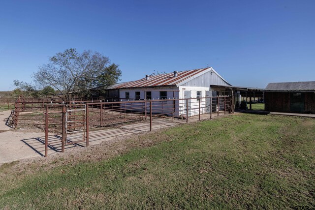 view of yard featuring a rural view and an outbuilding