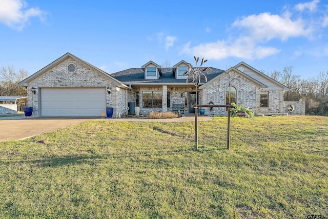 view of front of house featuring a front lawn and a garage