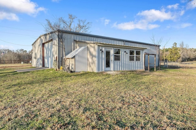 view of outdoor structure featuring a yard