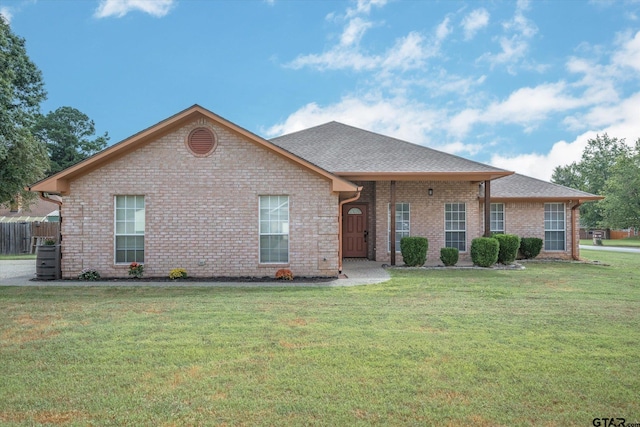 single story home featuring a front yard