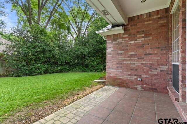 1213 Parkview Dr, Tyler, TX 75703 - unfurnished room with vaulted ceiling, carpet flooring, and crown molding