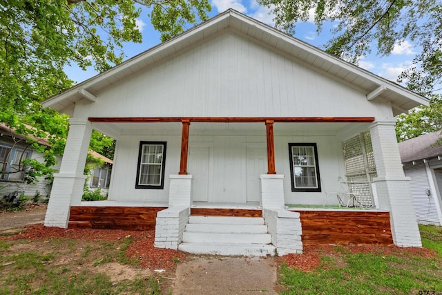 view of front of home featuring a porch