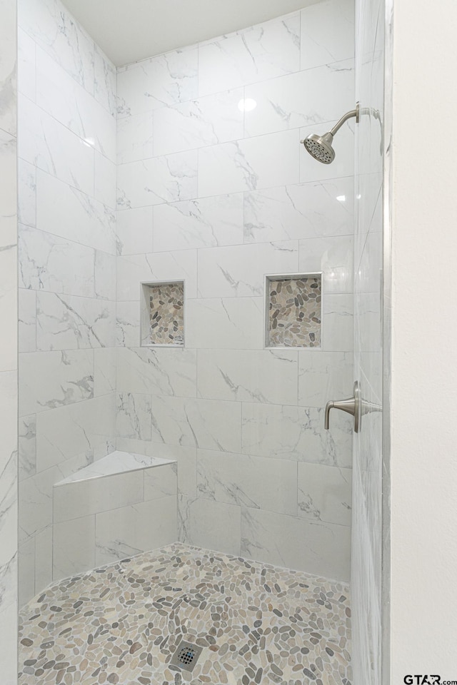 bathroom featuring tiled shower