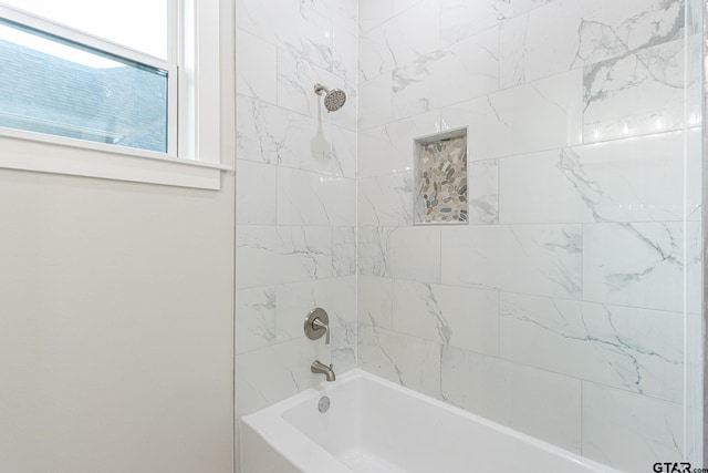 bathroom featuring tiled shower / bath combo