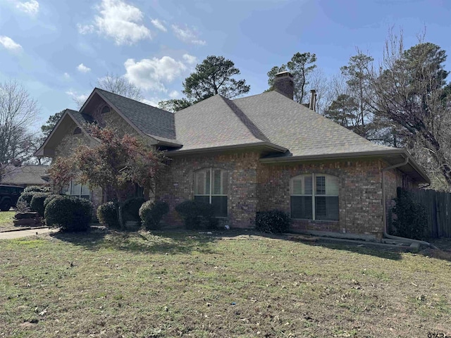 view of front of property with a front yard