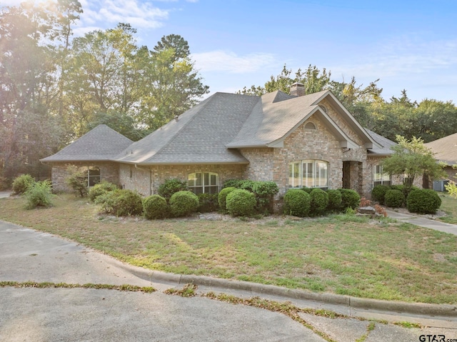 view of front of house with a front yard