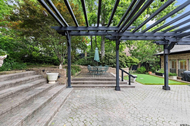 6307 Shady Oaks Dr, Tyler, TX 75703 - view of patio / terrace featuring a putting area and a pergola