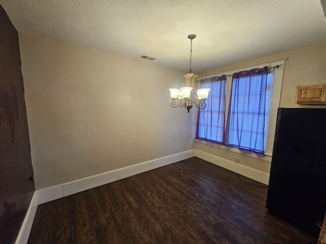 205 E Emma St, Bullard, TX 75757 - empty room with dark wood-style flooring, baseboards, a chandelier, and a textured ceiling
