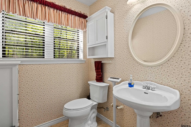 177 Paint Rock Pt, Holly Lake Ranch, TX 75765 - half bathroom with toilet, wallpapered walls, and a sink