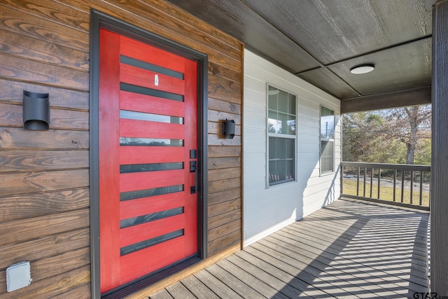 entrance to property featuring a porch